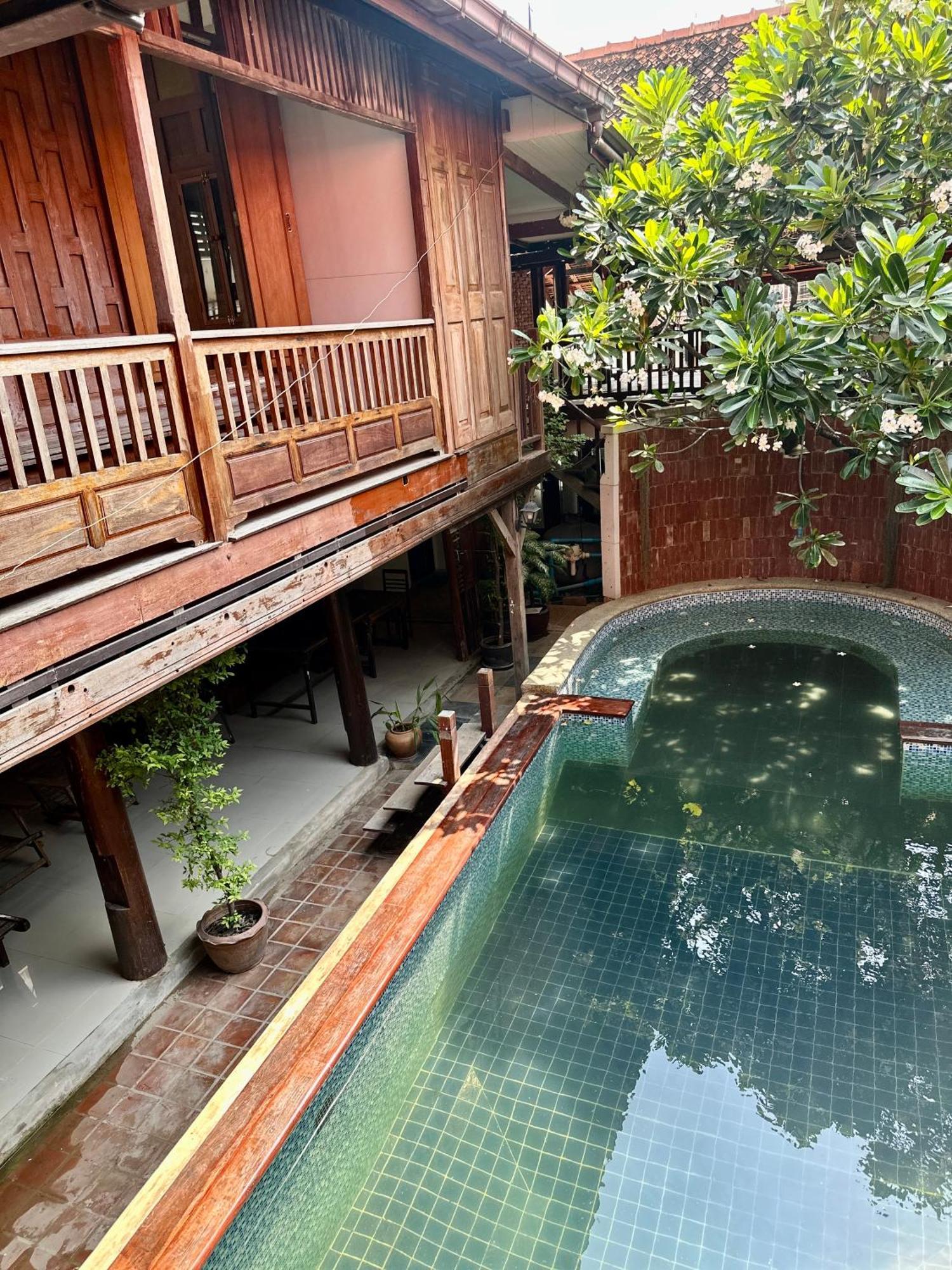 Tony'S Place Ayutthaya Exterior photo