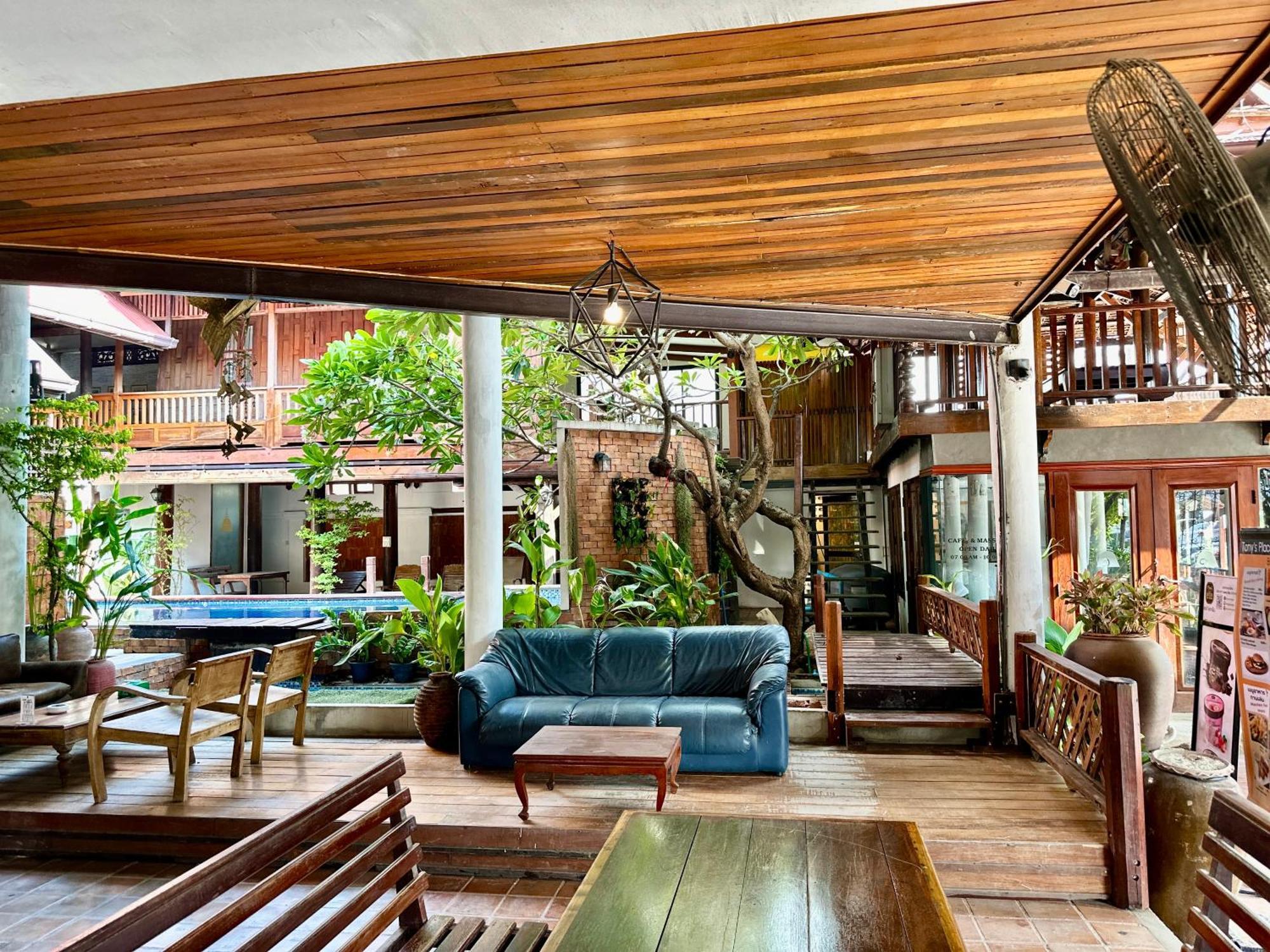 Tony'S Place Ayutthaya Exterior photo